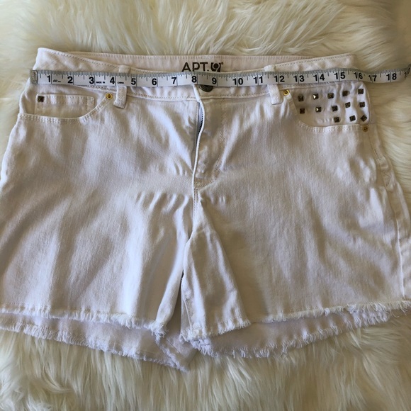 APT 9  Cutoff Jean Fringe Studded Shorts White - Picture 3 of 12